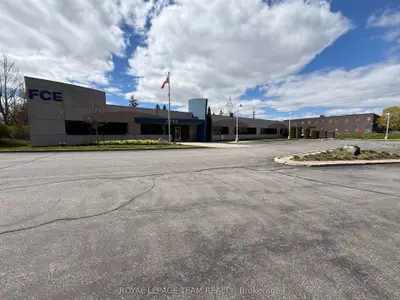 2490 Don Reid Drive, Hunt Club - South Keys And Area, On K1h 1e1