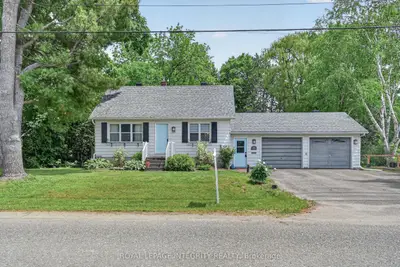 Detached in McNab/Braeside