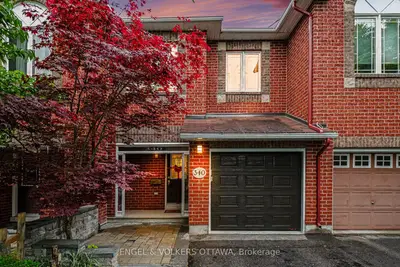 Att/Row/Townhouse in Kanata
