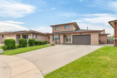 34 Capri Crescent, Hamilton, On L8e 4j7