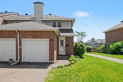 Condo Townhouse in Barrhaven