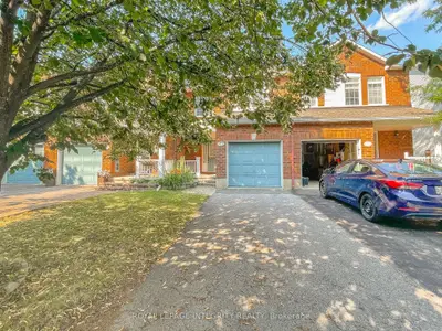 Att/Row/Townhouse in Kanata