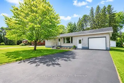 23 Thomas Street, Deep River, On K0j 1p0