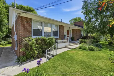 Detached in Prince Edward County