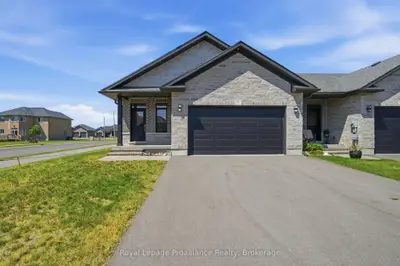 Att/Row/Townhouse in Belleville