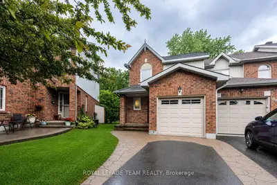 Att/Row/Townhouse in Kanata