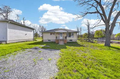 Detached in Deseronto