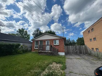 Detached in Niagara Falls