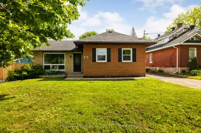 Detached in Perth