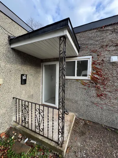 17 Loyer Street, Vanier And Kingsview Park, On K1l 5v9