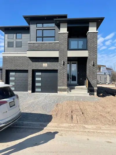 Detached in Niagara Falls