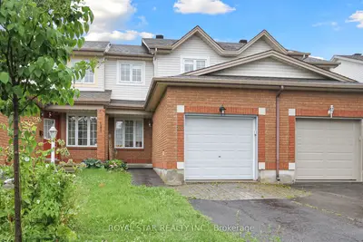 Att/Row/Townhouse in Hunt Club - South Keys and Area