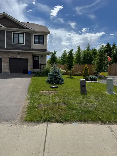 Att/Row/Townhouse in Smiths Falls