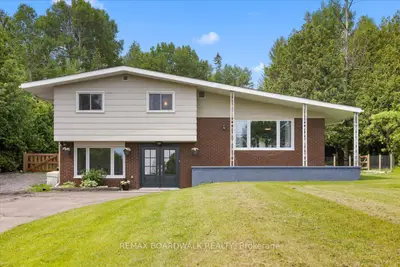 Detached in McNab/Braeside
