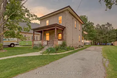 Duplex in Wilmot