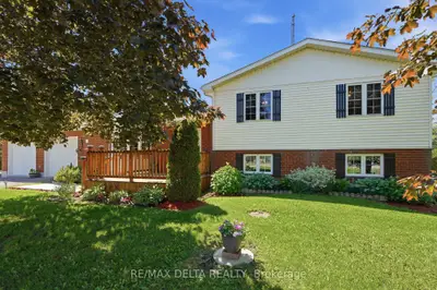 Detached in Champlain