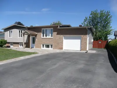 Detached in Casselman