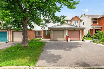 Att/Row/Townhouse in Overbrook - Castleheights and Area