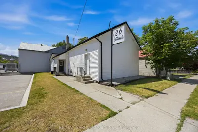 26 Monk Street, Point Edward, On N7v 1m7