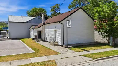 26 Monk Street, Point Edward, On N7v 1m7