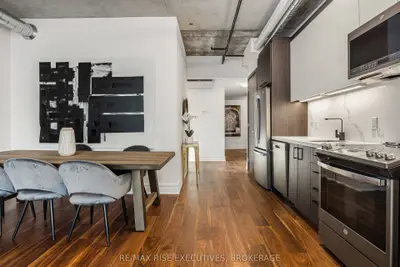 150 Marketplace Avenue 806, Barrhaven, On K2j 6v2