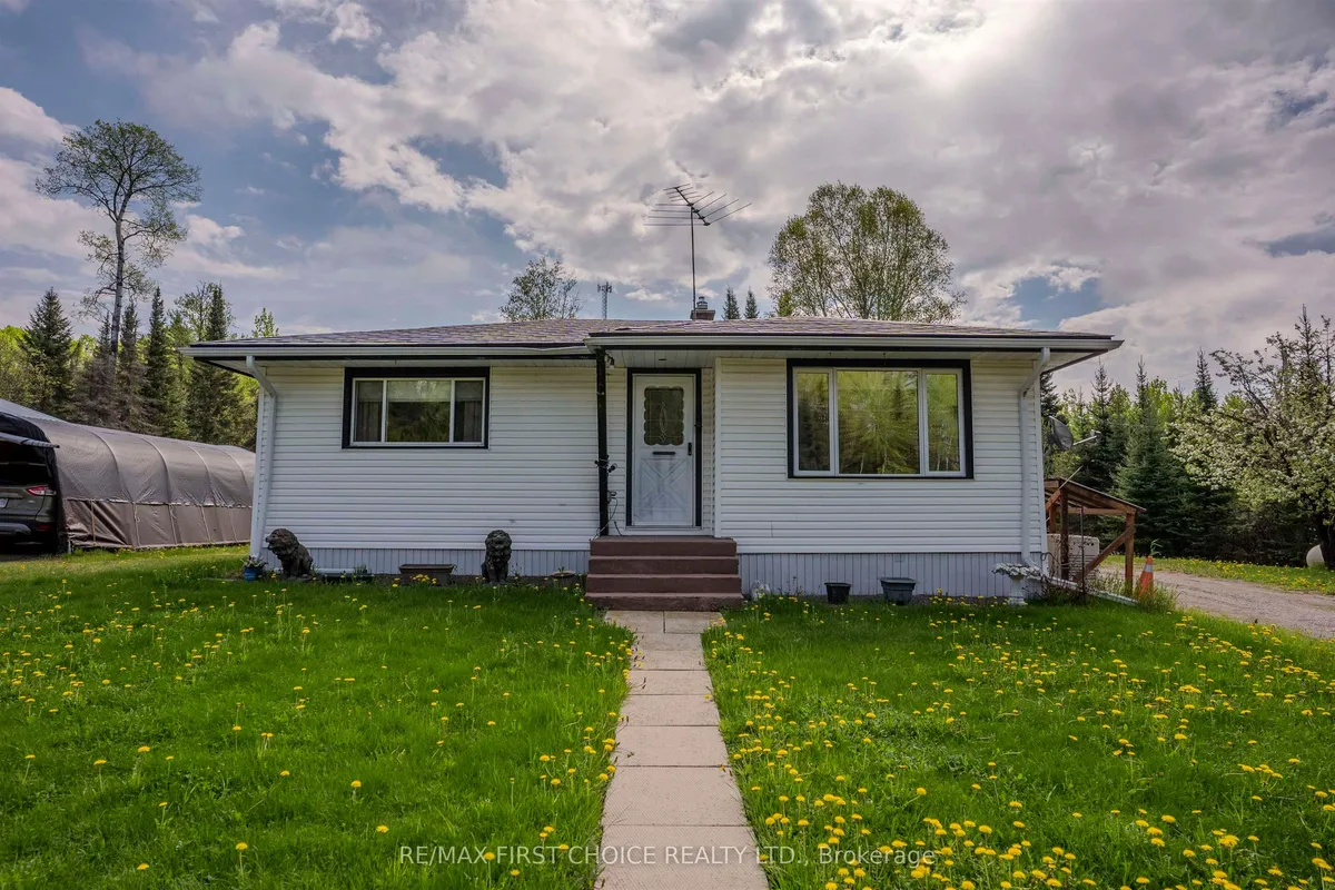 Detached in Thunder Bay Remote Area