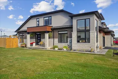 Att/Row/Townhouse in Hamilton