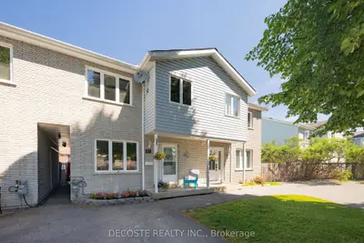 Att/Row/Townhouse in North Glengarry