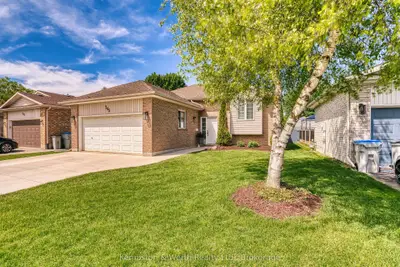 Detached in North Perth