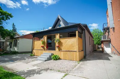 Detached in Brantford