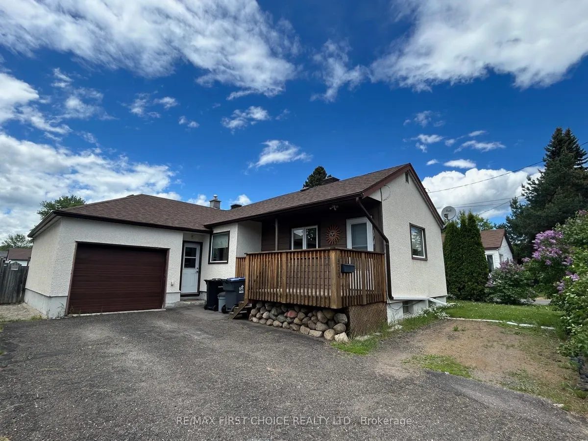 Detached in Thunder Bay