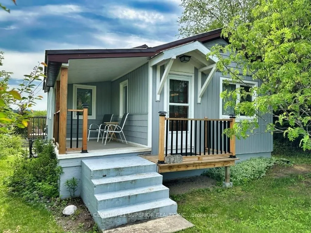 Detached in Nipigon
