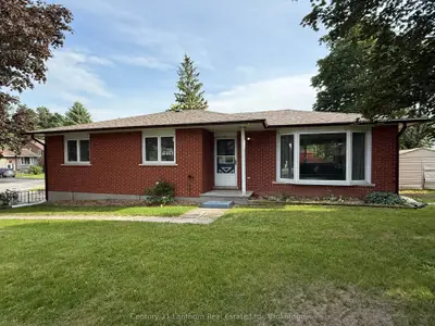 Detached in Prince Edward County