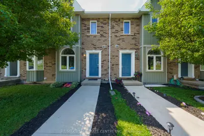 Condo Townhouse in Haldimand