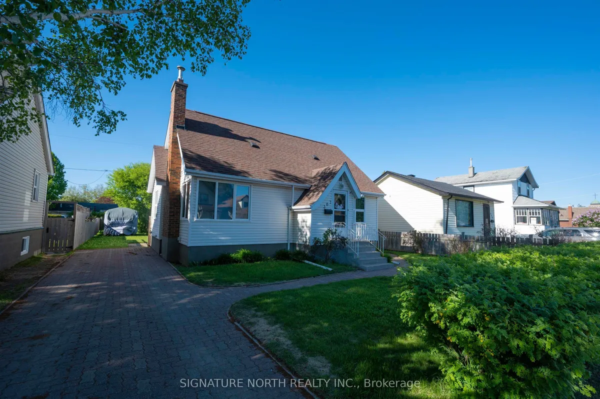 Detached in Thunder Bay