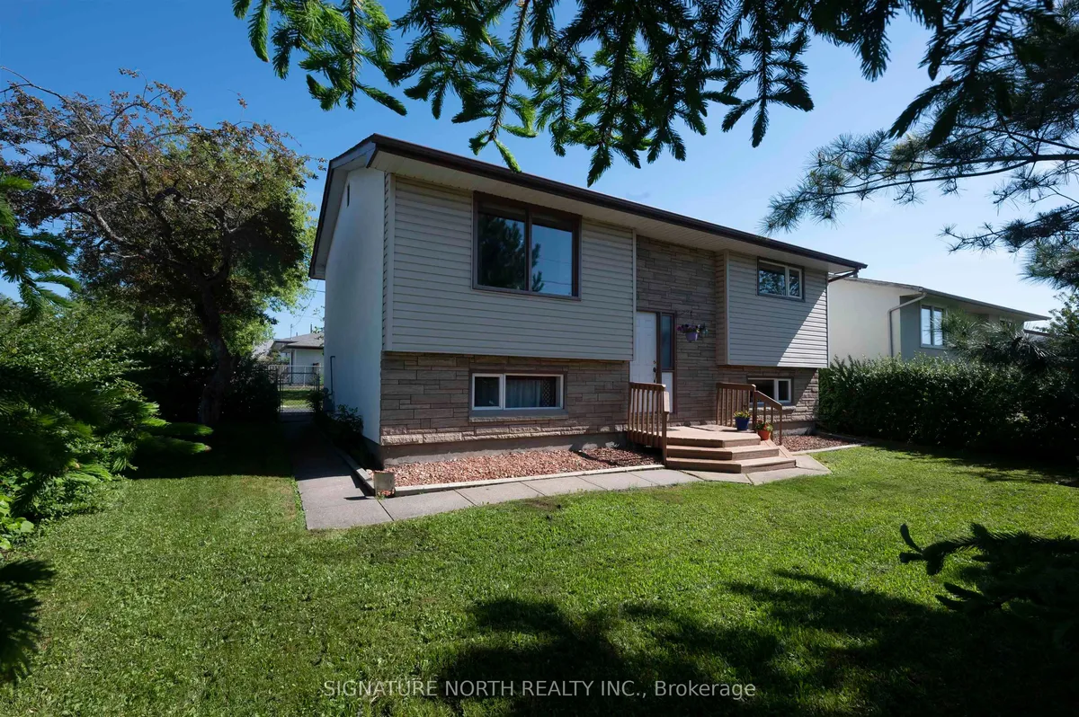 Detached in Thunder Bay