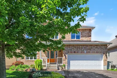 Detached in Russell