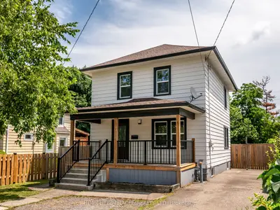 Detached in Niagara Falls