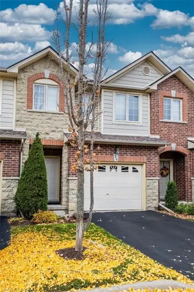 Condo Townhouse in Hamilton