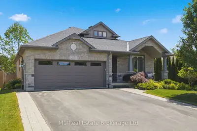 Detached in Centre Wellington