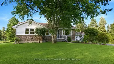 Detached in Bells Corners and South to Fallowfield
