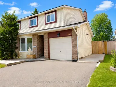 Semi-Detached in Cyrville - Carson Grove - Pineview