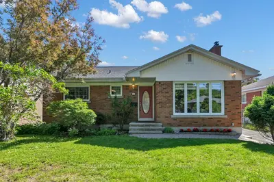 Detached in Britannia Heights - Queensway Terrace N and Area