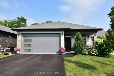 Detached Condo in Central Elgin