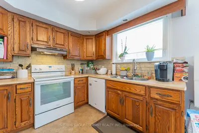 Detached in Owen Sound