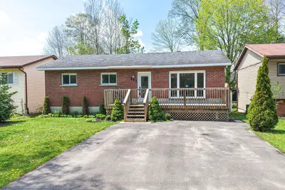 Detached in Gravenhurst