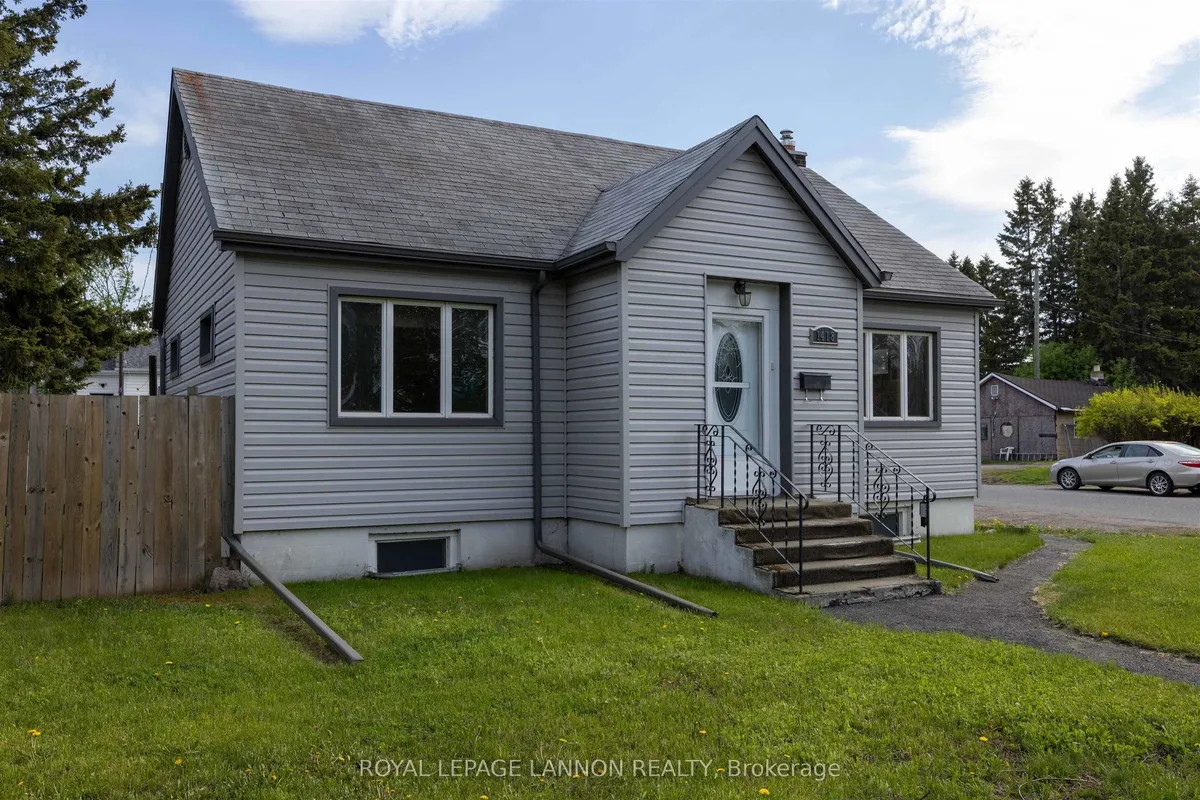 Detached in Thunder Bay
