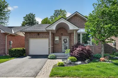 Detached Condo in Hamilton