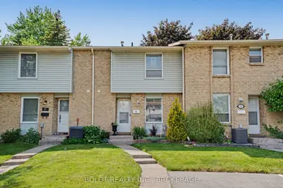 Condo Townhouse in St. Catharines