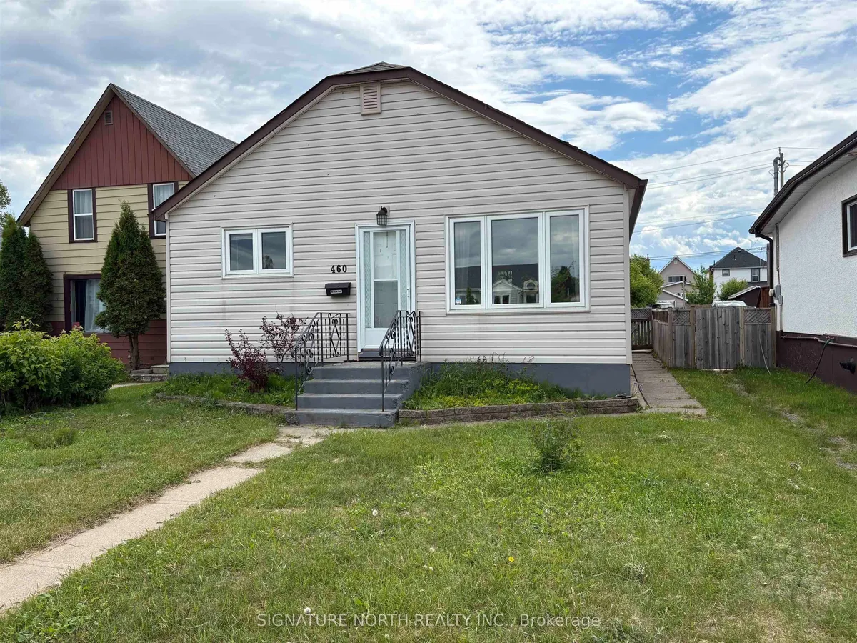 Detached in Thunder Bay